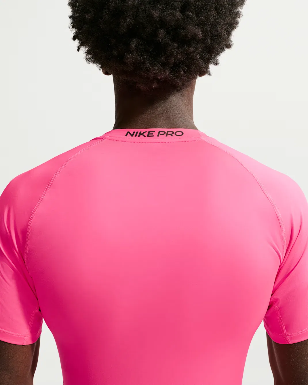 Мужская облегающая спортивная футболка Dri-FIT с коротким рукавом Nike Pro, Hyper Pink/Black — фото 2