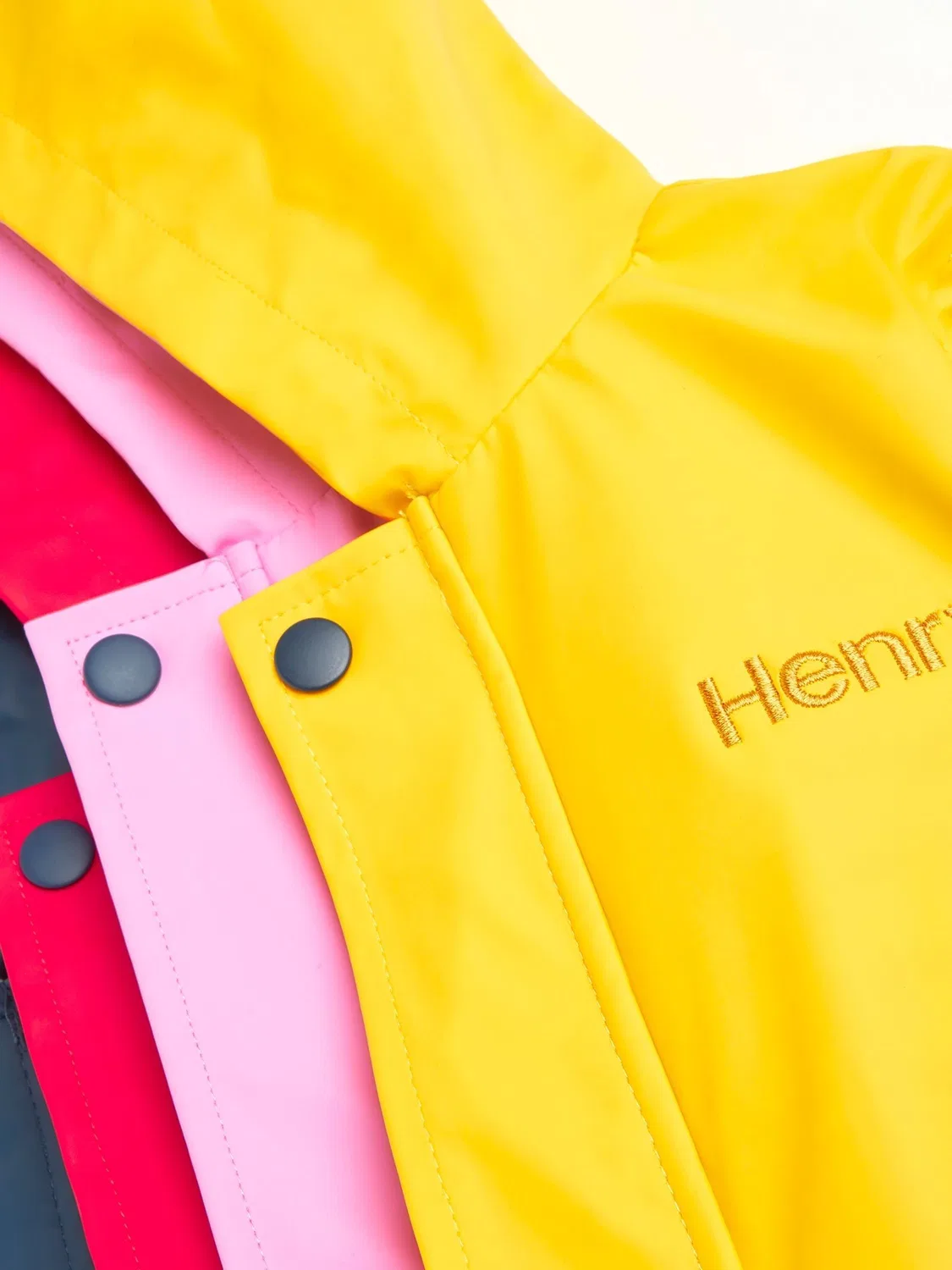 Дождевик для мальчиков Personalised Boys Embroidered Rain Jacket Dollymix, желтый — фото 3