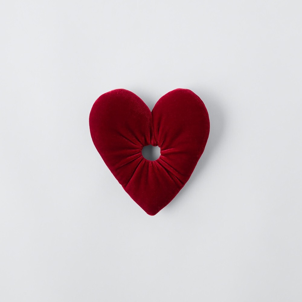 

Резинка в форме сердца Zara Queen Of Hearts, темно-красный