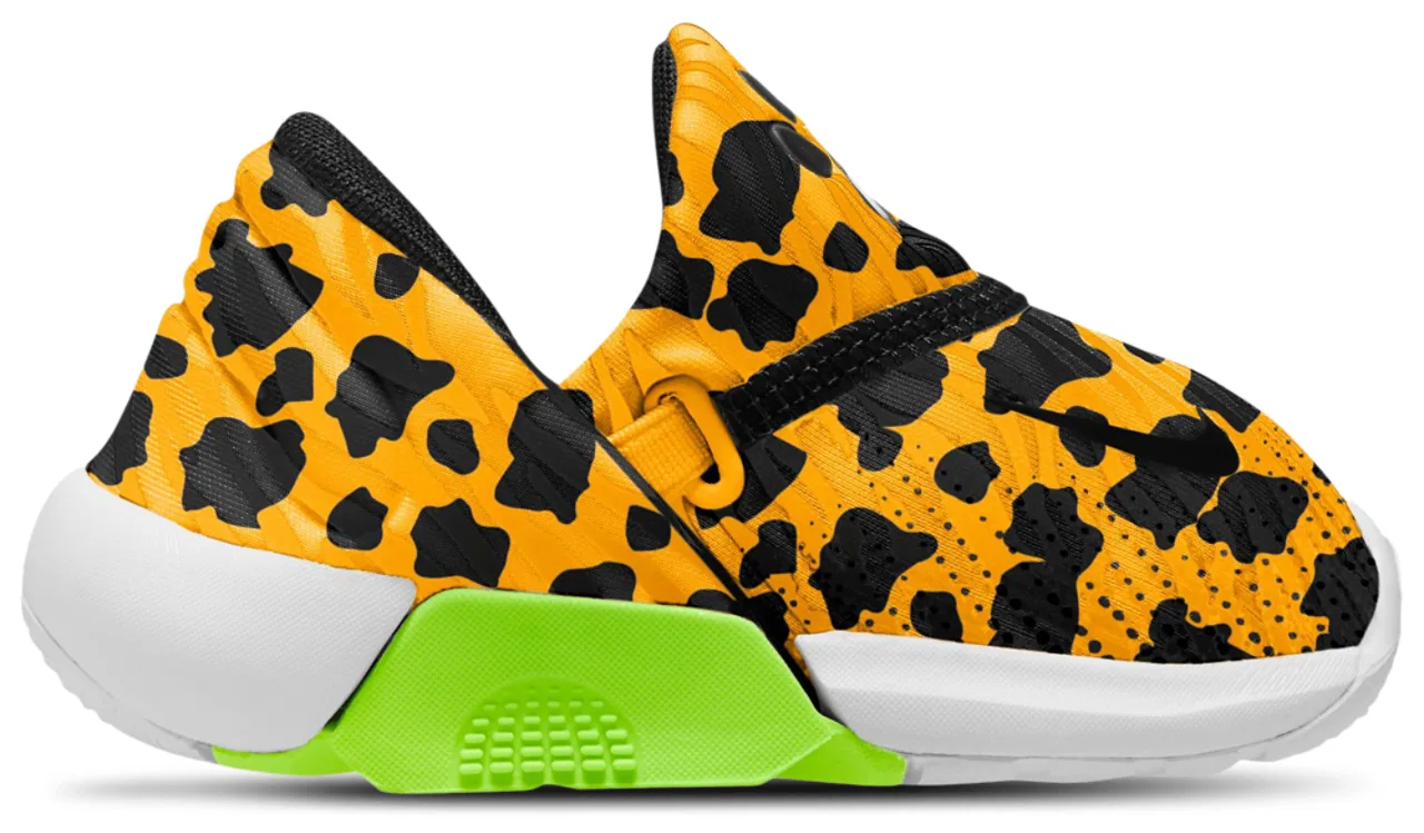 Кроссовки для мальчиков Swoosh Go AOP Nike, цвет Univ Gold/Volt/Black