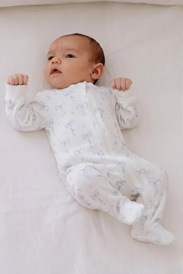 Детское боди-комбинезон на молнии с капюшоном Pureline Series Tuğba Kuğu, Blue Dainty Bow — фото 2