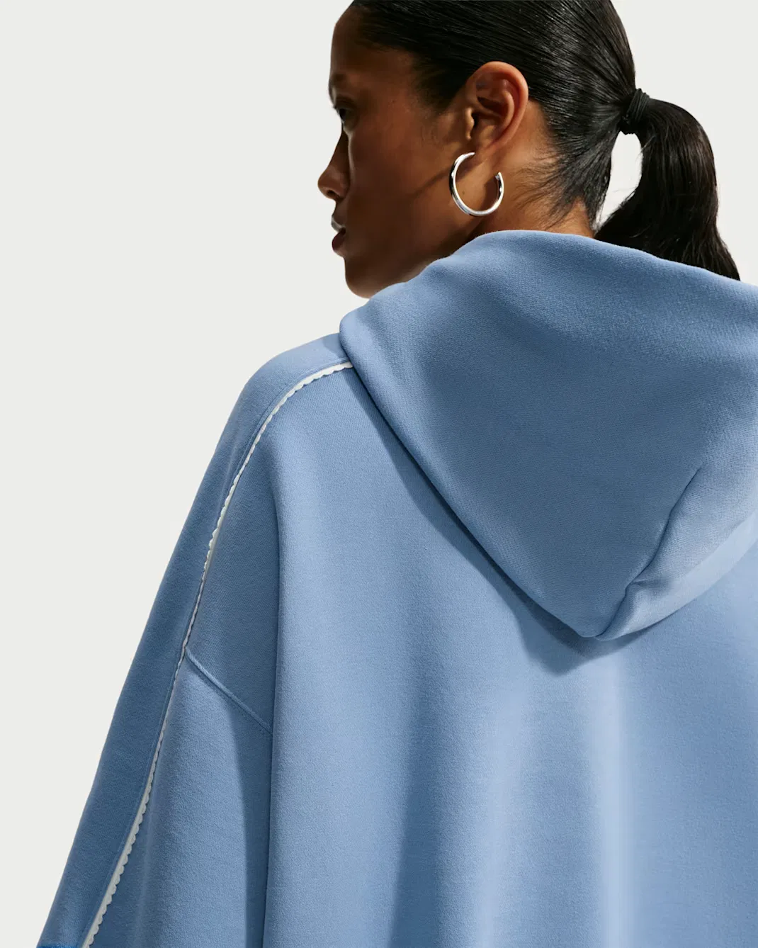 Женская укороченная толстовка с капюшоном Nike Studio Fleece Medium Weight "Graphic Pack", Work Blue/Sail/Work Blue — фото 2