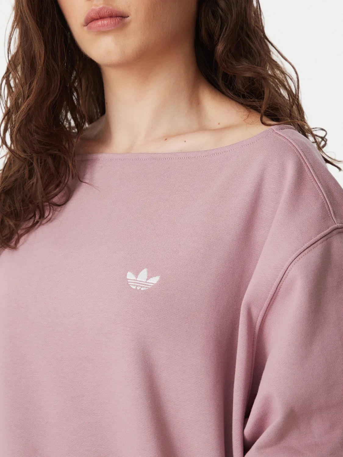 Женская толстовка стандартного кроя Essentials Fleece Boatneck Sweatshirt Adidas, розовый — фото 4