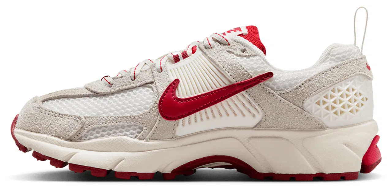 Кроссовки для мальчиков Vomero 5 SE Nike, цвет Sail/University Red/Team Crimson — фото 2