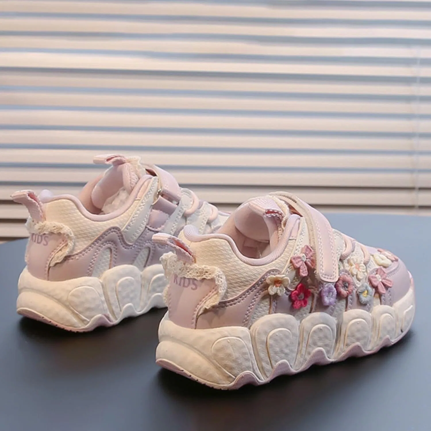 Детские кроссовки для девочек с цветочной вышивкой, Pink — фото 4