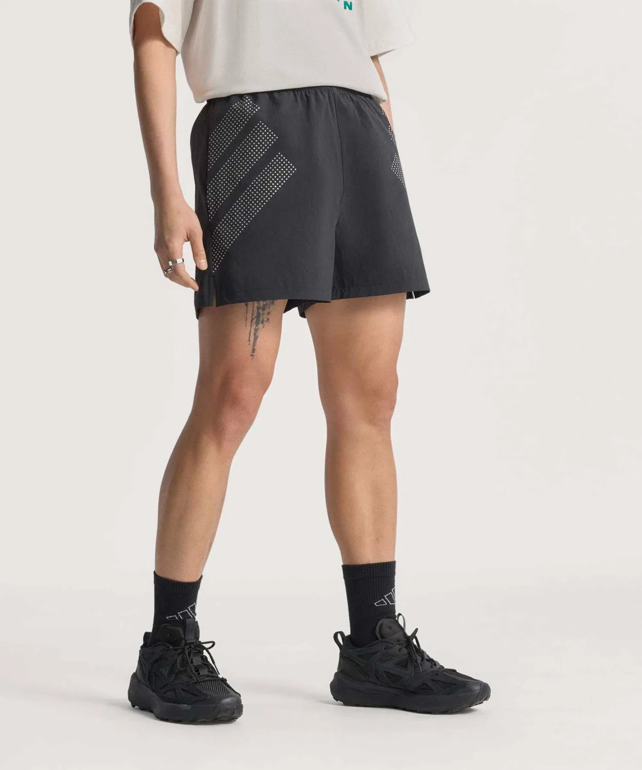 Мужские шорты свободного кроя с принтом EQT Shorts Adidas, Black