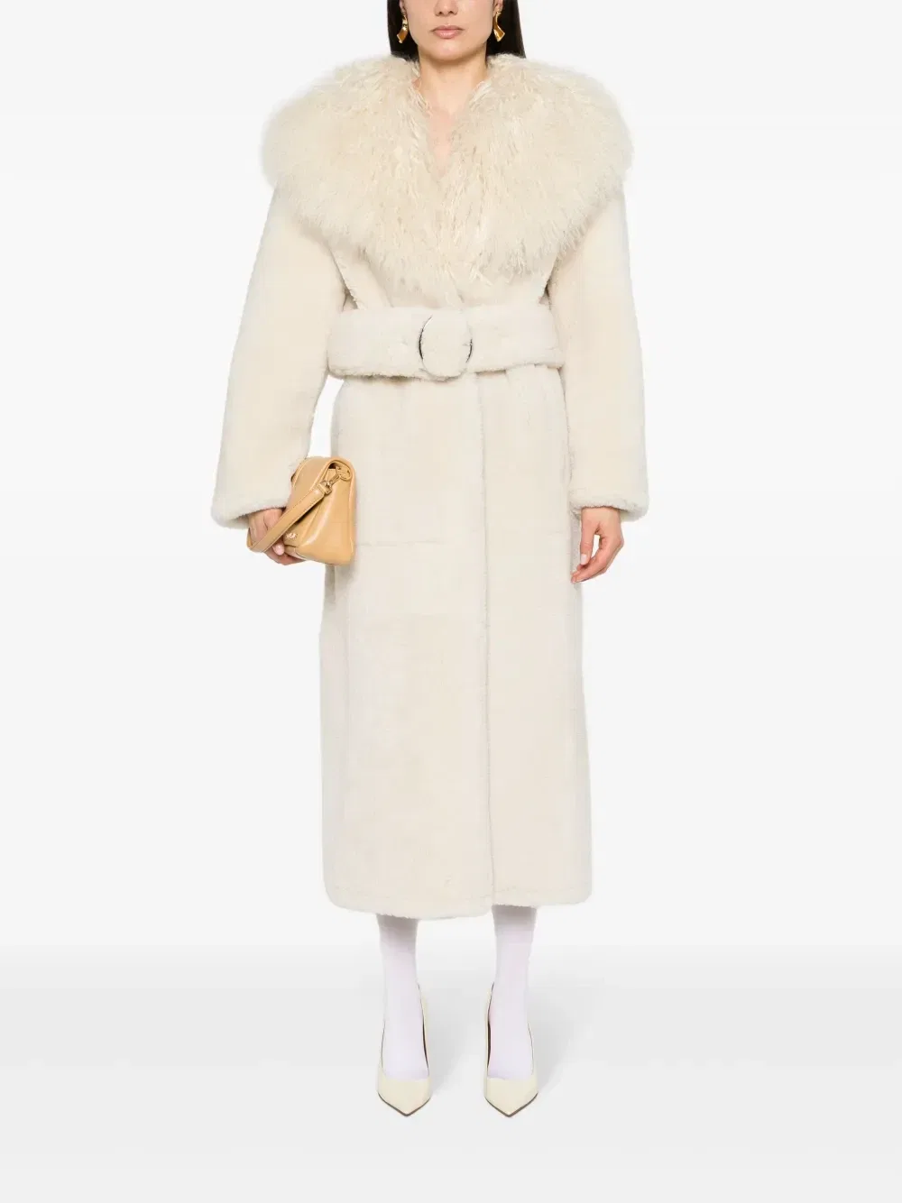 Шуба макси из овчины Jacquemus, белый — фото 2