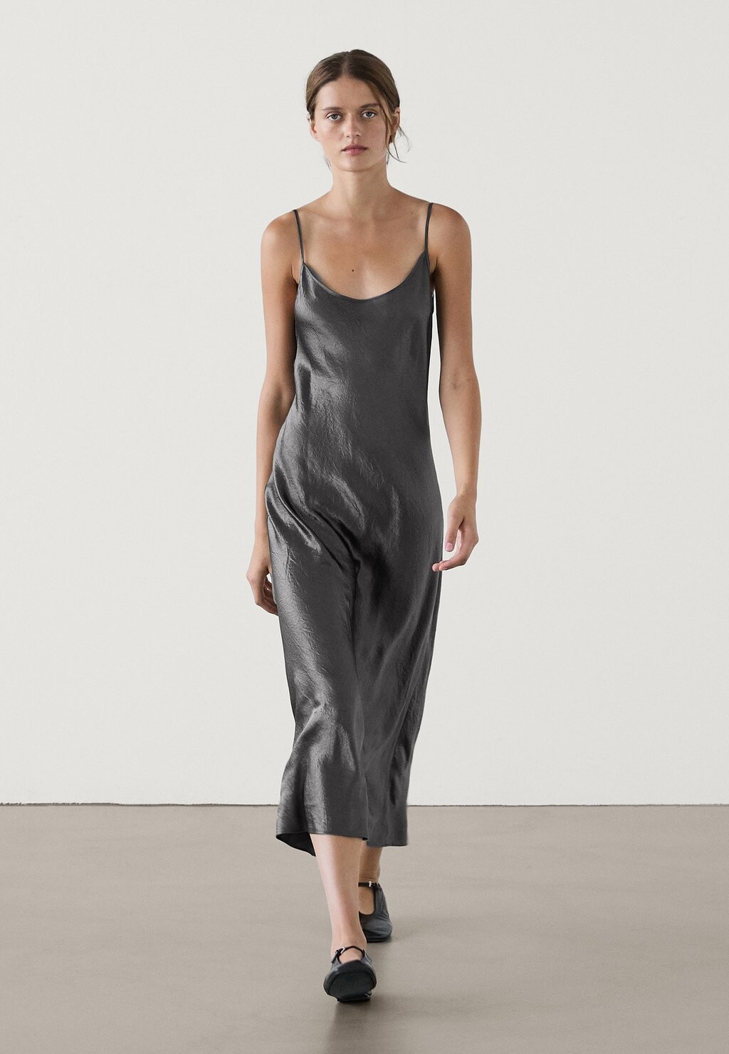 

Дневное платье FLOWING CAMISOLE MIDI Massimo Dutti, серебристый