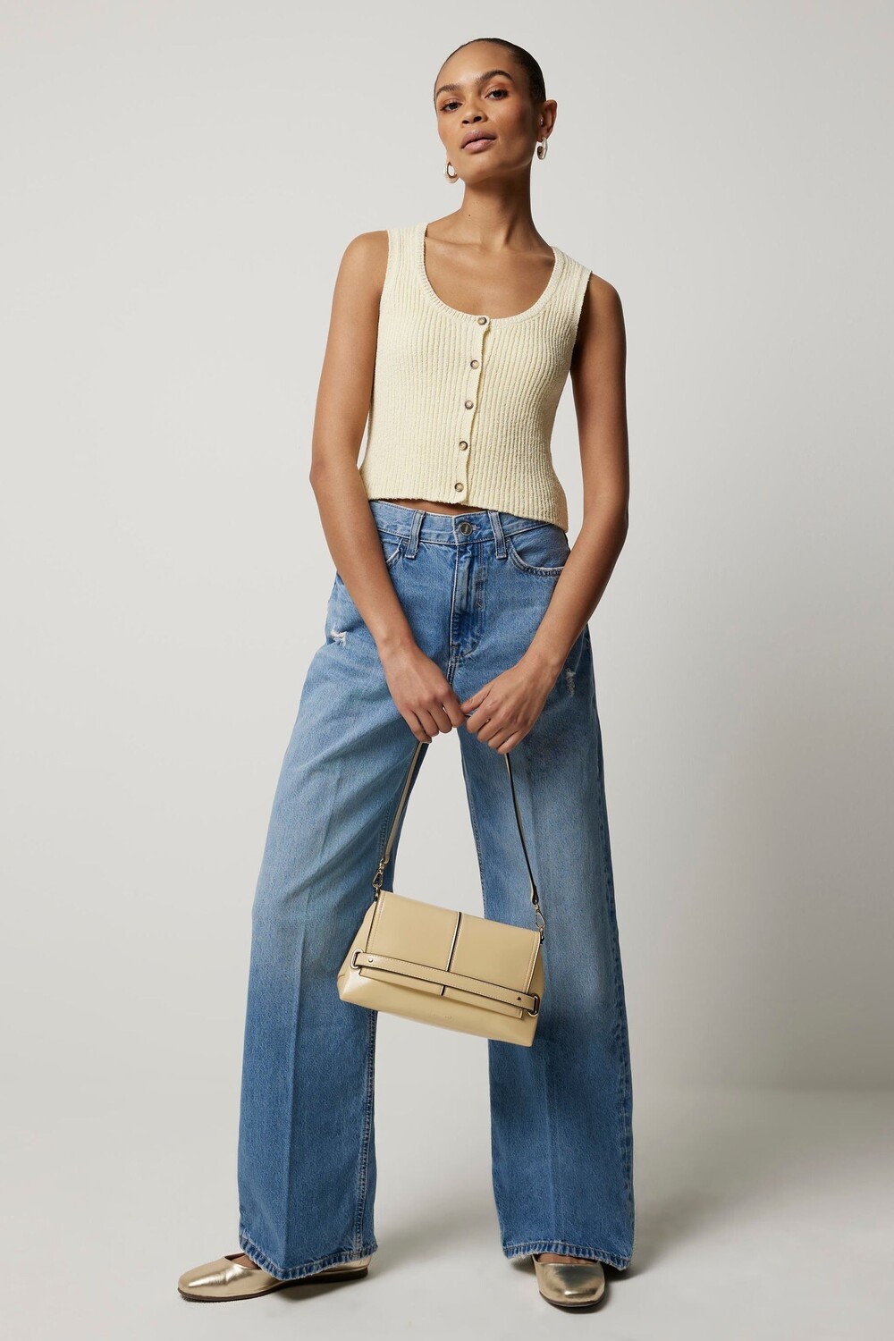 

Вязаный жилет с пуговицами спереди River Island, желтый