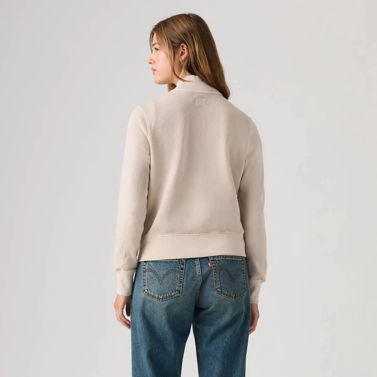 Графический крой, облегающий силуэт, молния по всей длине Levi's, Slim Fit Fleece Club Serif Chateau Gray - White — фото 4
