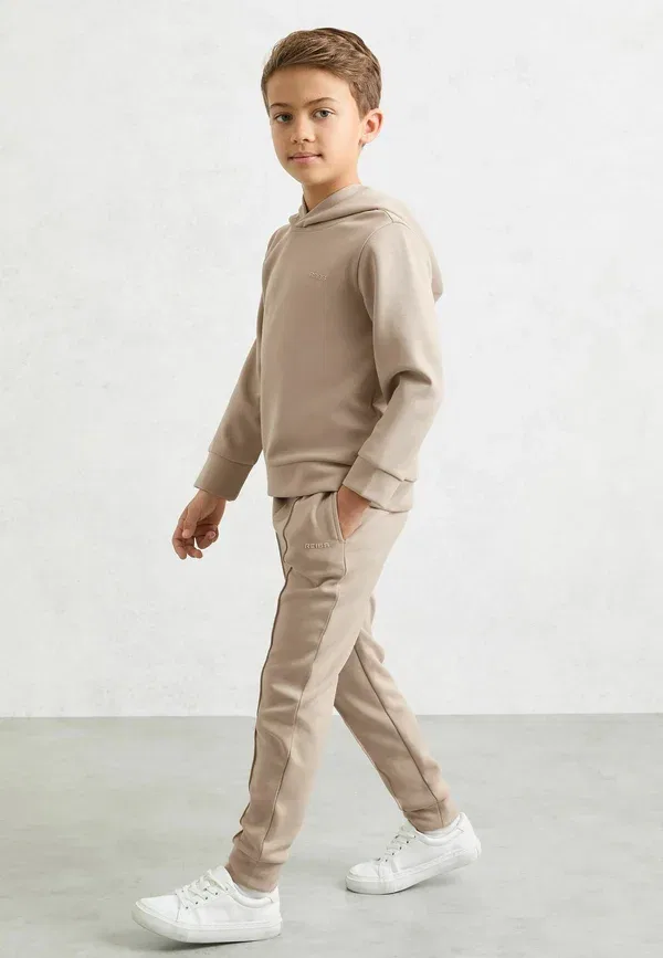 Брюки из полиэстера Barnes Premium Interlock Cuffed Logo Joggers Reiss Stone, цвет stone — фото 3
