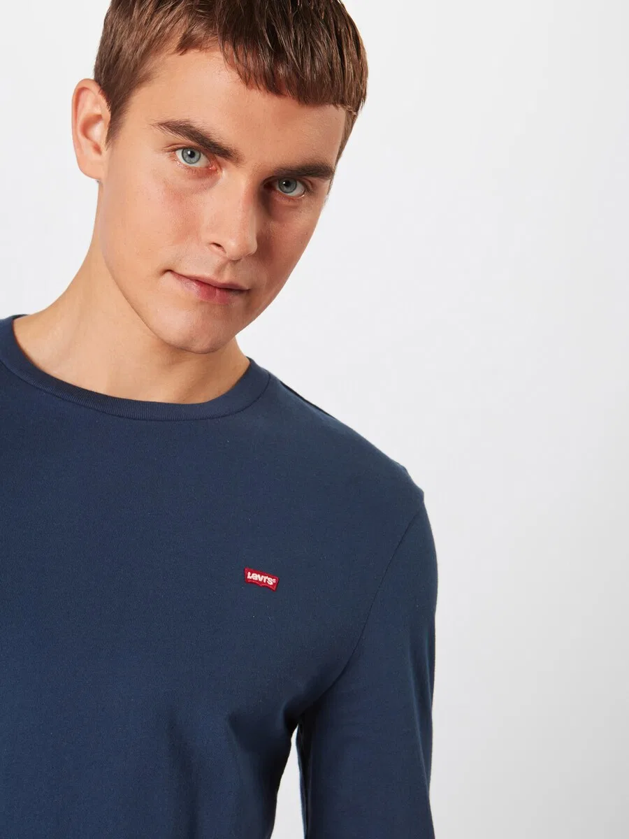 Футболка LEVI'S Regular fit 'LS Housemark Tee' темно-синего цвета — фото 2