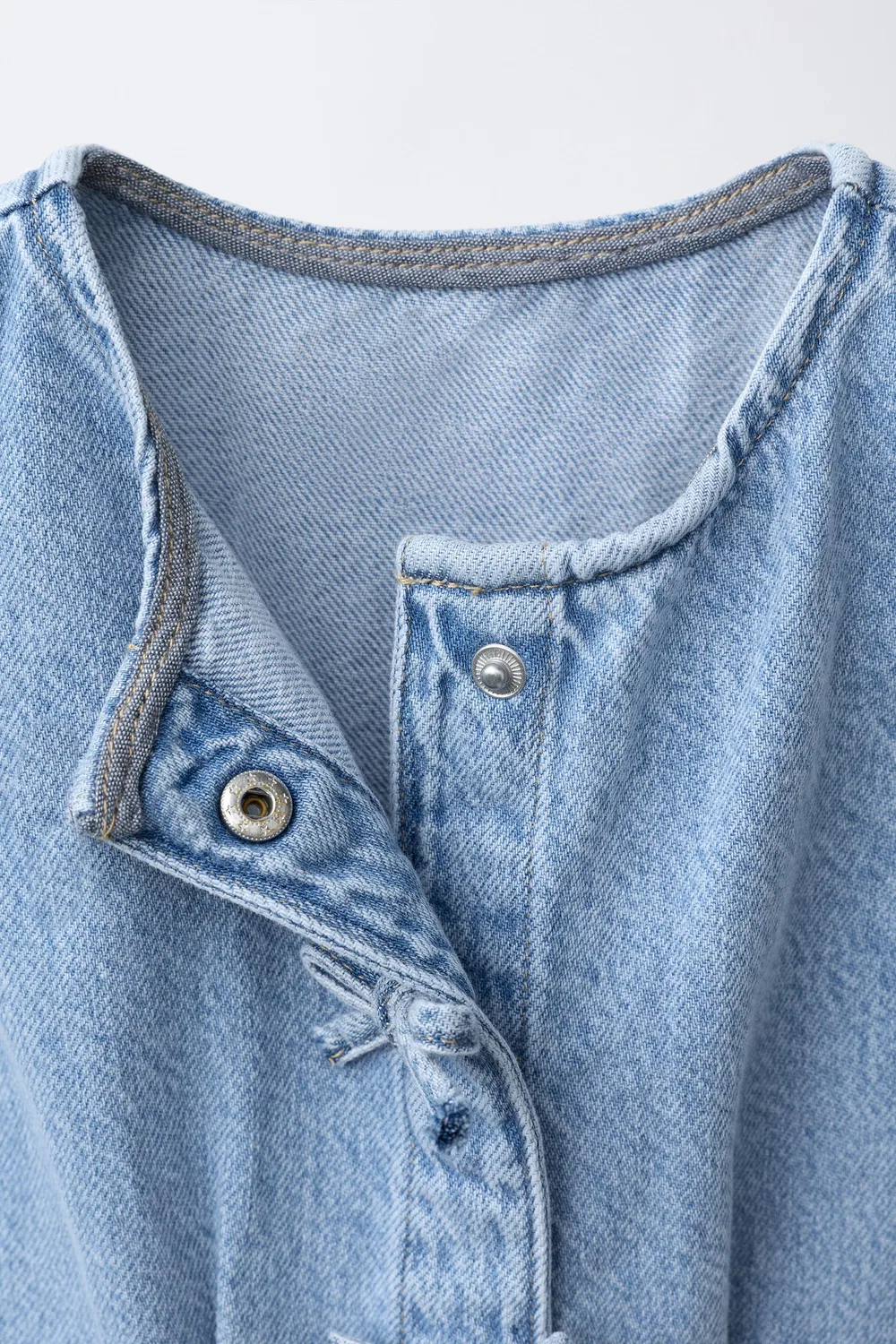 Джинсовый комбинезон с короткими штанинами и бантиками ZARA, Light Blue — фото 3