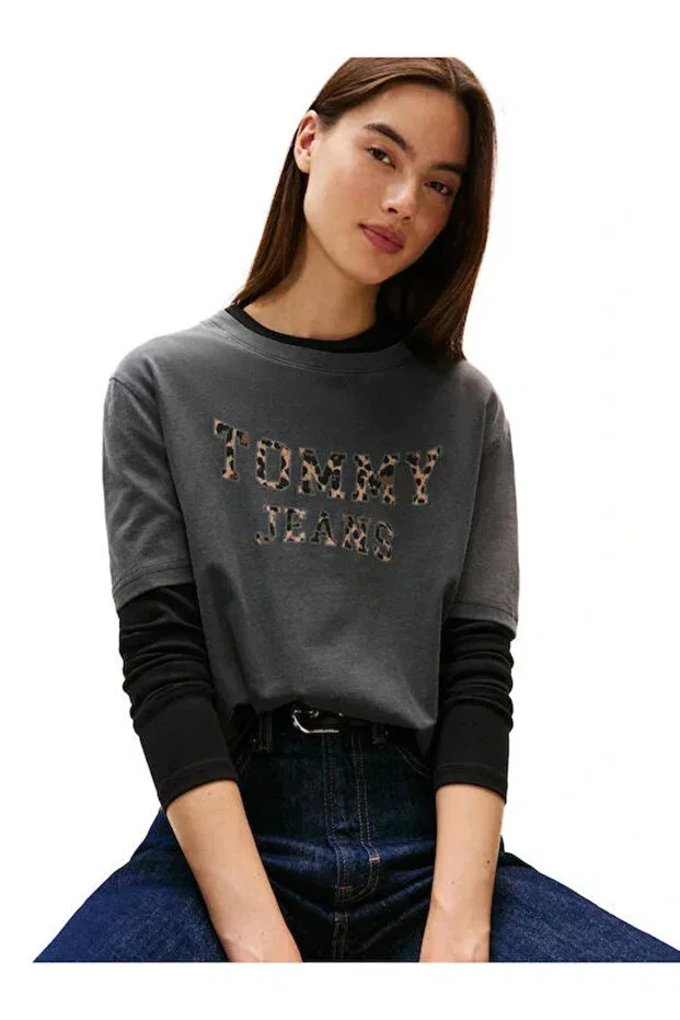Женская футболка с принтом TJW Box Cut Leopard Print College Style Tommy Hilfiger, Triple Black — фото 4