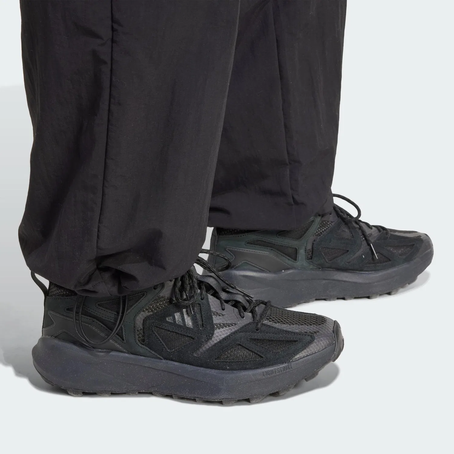 Женские свободные брюки Essential Small Logo Woven Open Hem Adidas, Schwarzw — фото 4