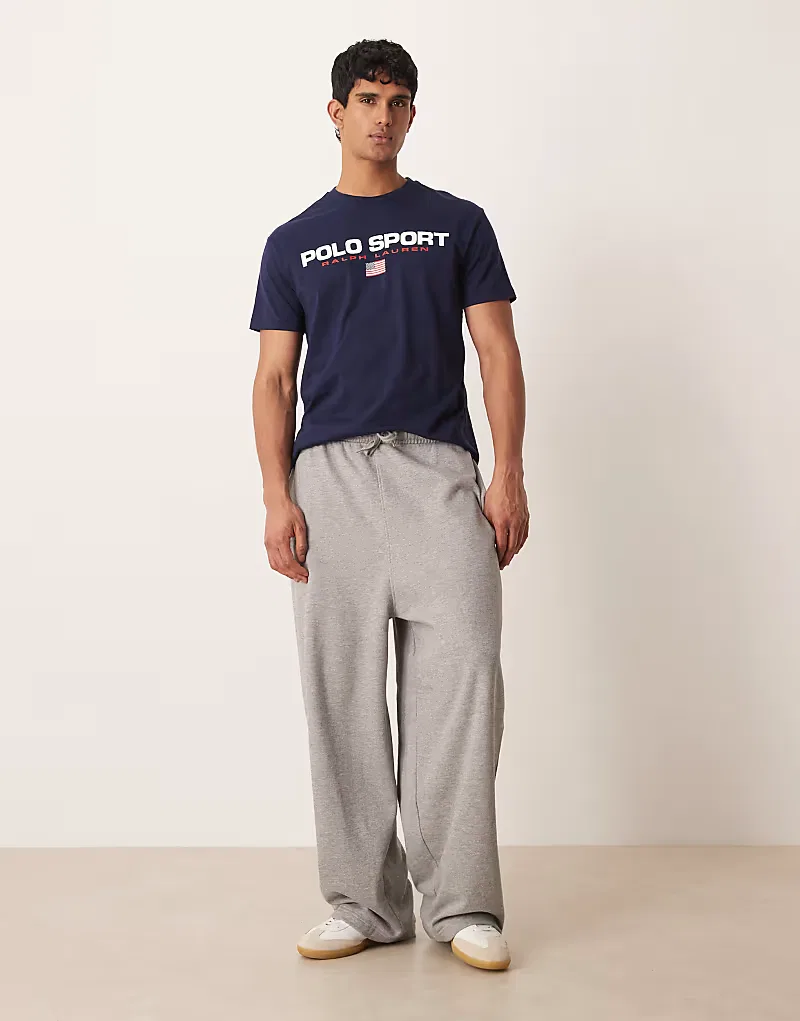 Футболка Polo Ralph Lauren Sport с принтом в виде флага на груди, классический крой, темно-синий цвет — фото 3