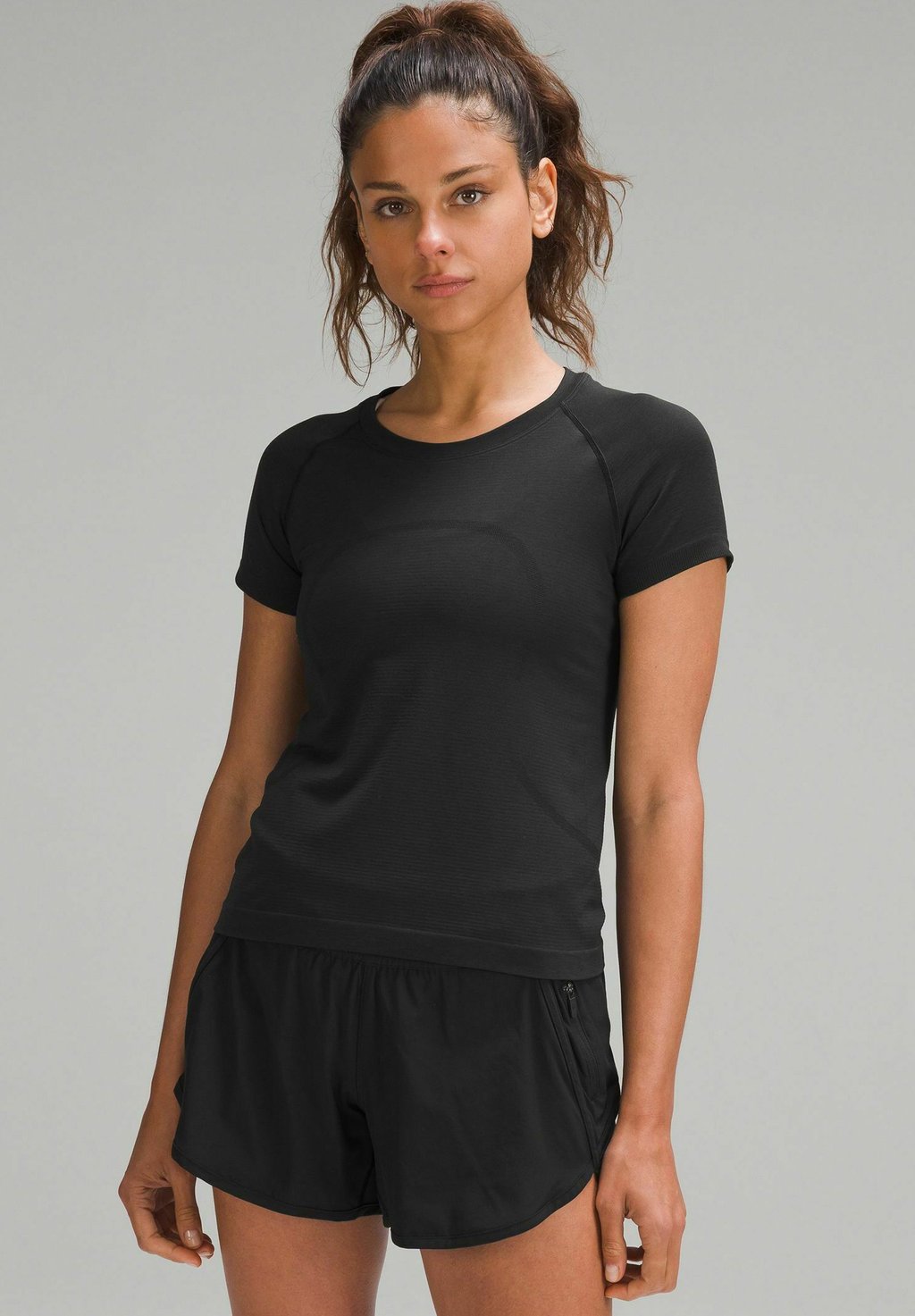 

Базовая футболка SWIFTLY TECH lululemon, черный