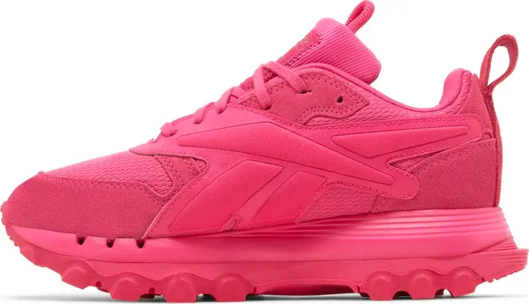 Женские кроссовки Reebok Classic Leather V2 'Pink Fusion' в стиле Cardi B — фото 4