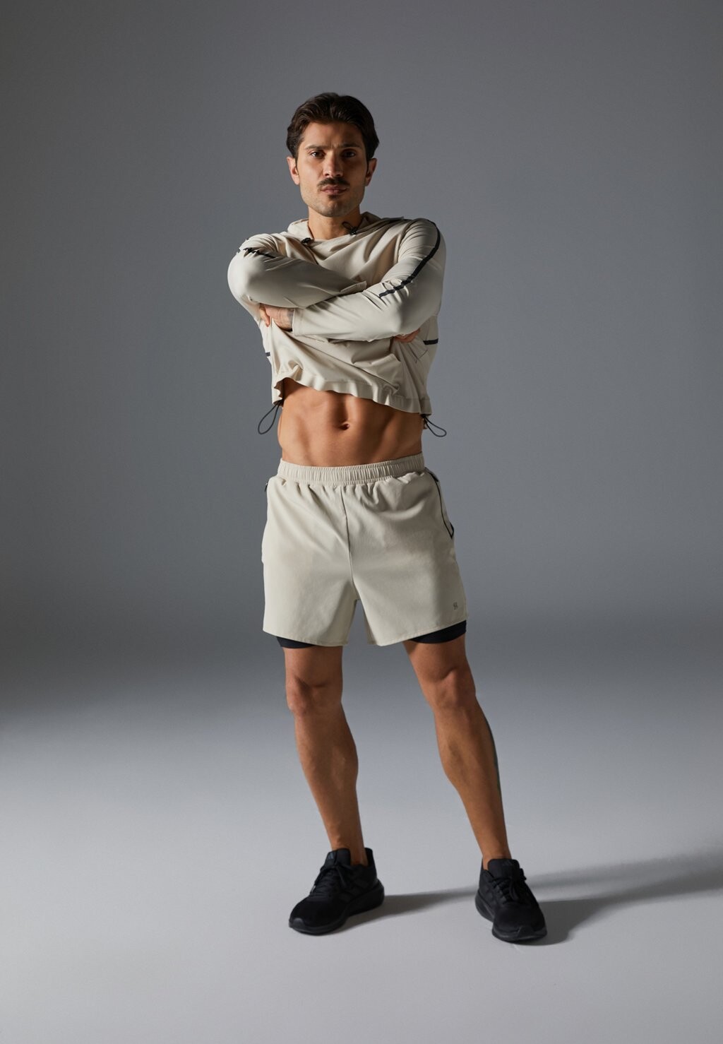 

Короткие спортивные штаны Pier One Sport, бежевый