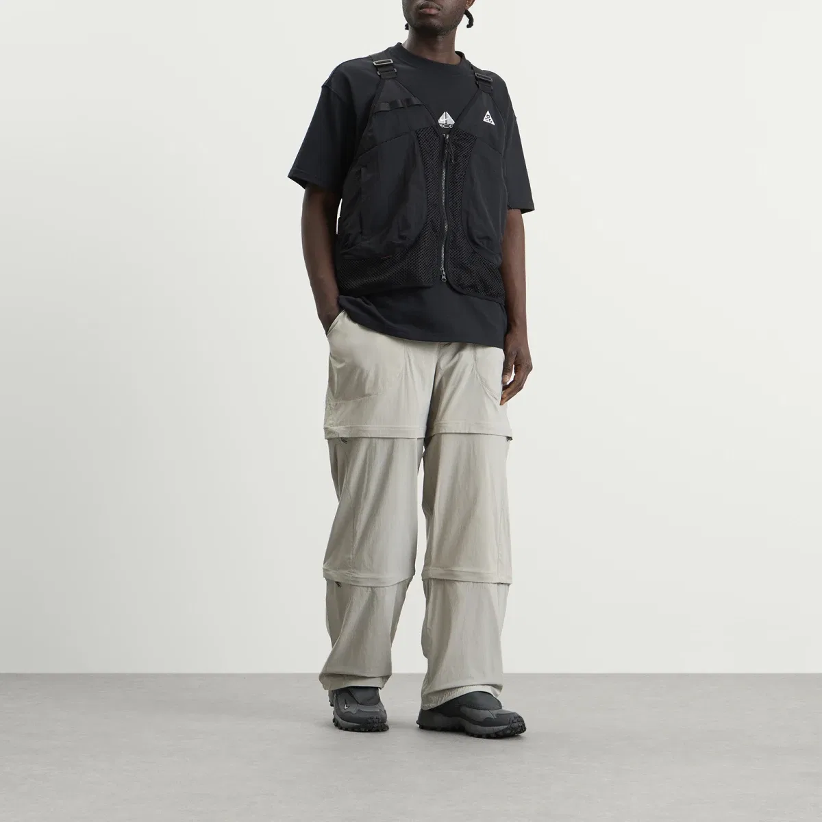 Жилет Nike ACG Dolomite Vest, Black & Summit White — фото 4