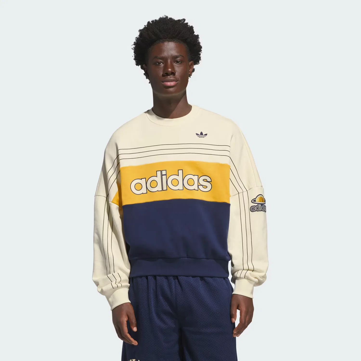 Свитшот оверсайз Originals Crewneck Adidas Originals, кремово-белый — фото 3