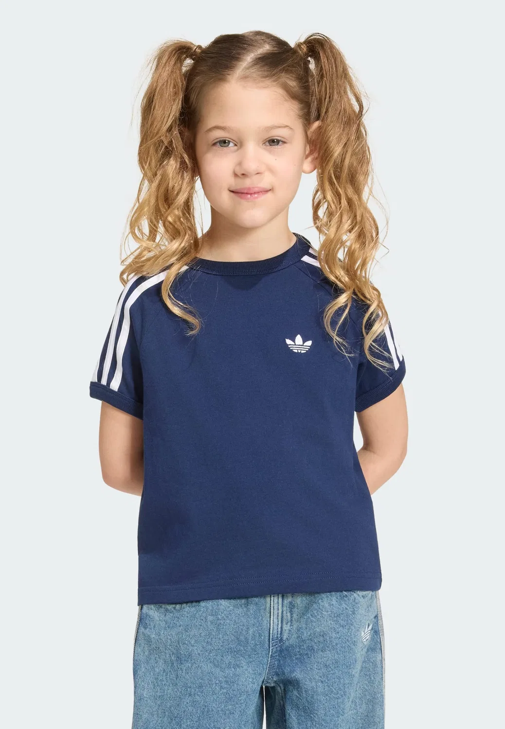 Футболка Adidas Originals темно-синего цвета — фото 2