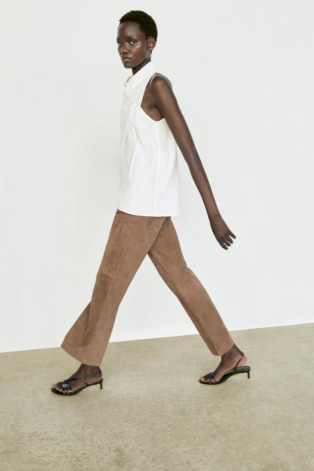 Топ Massimo Dutti Flowing Linen Halter Crossover, белый — фото 4