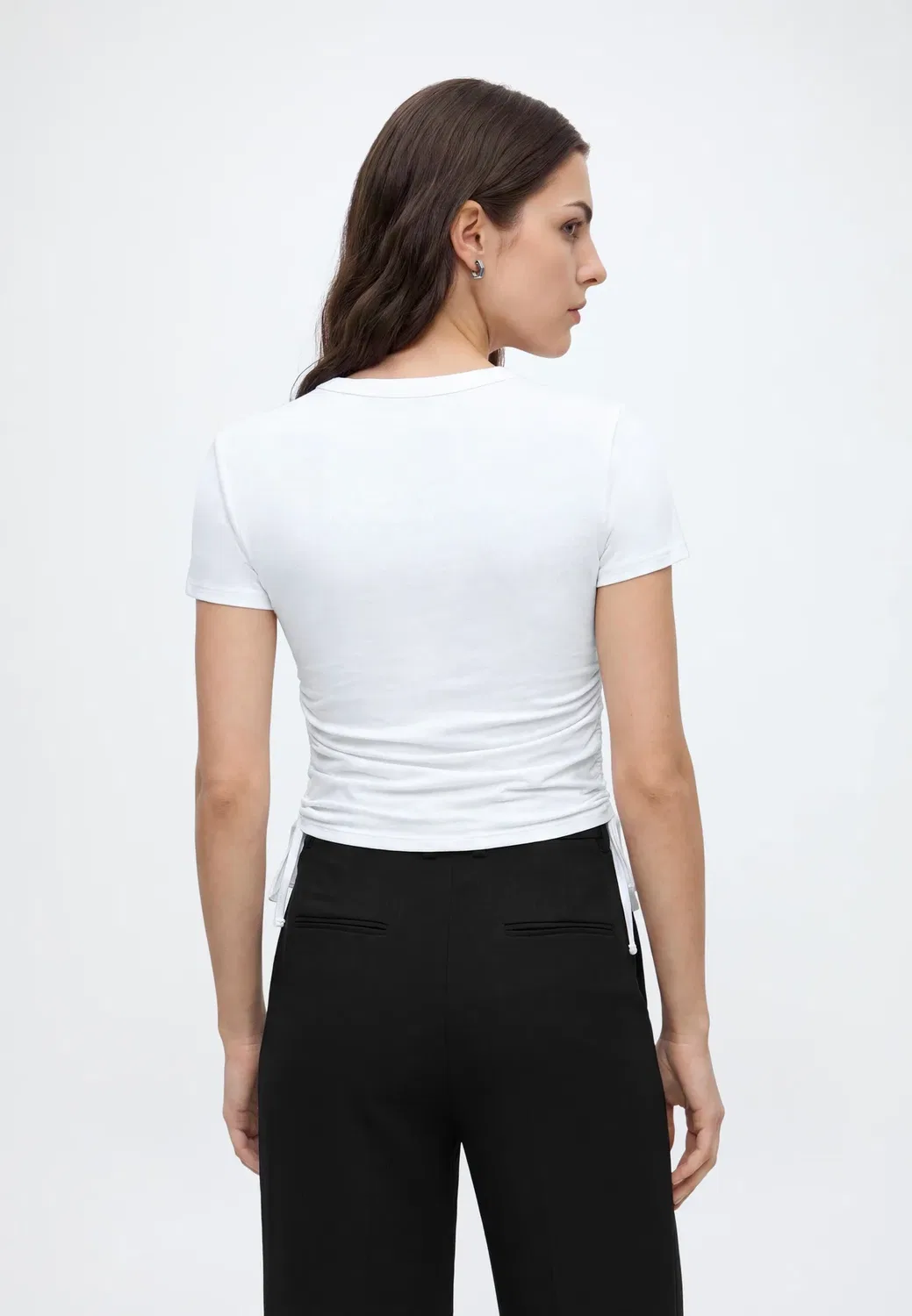 Футболка с логотипом Intl ss и присборенными боками - базовая футболка Gap, Fresh White — фото 3