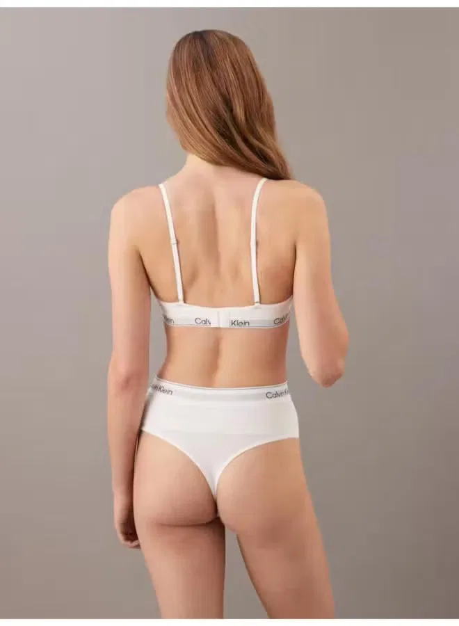Трусы-стринги с формирующим эффектом Icon Calvin Klein, белый — фото 2