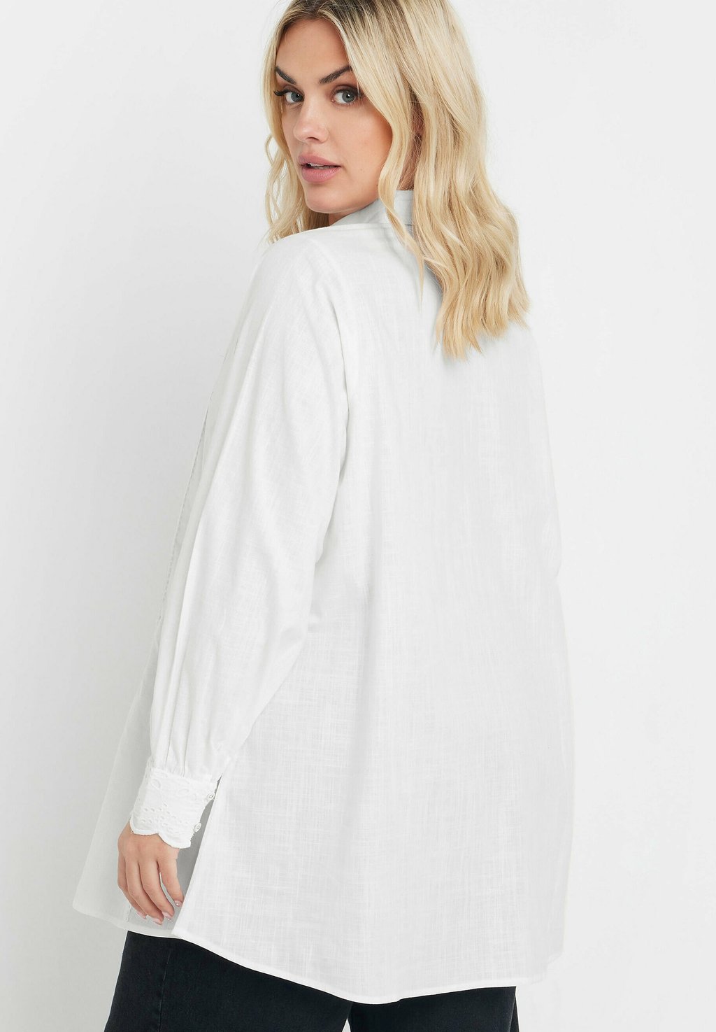 

Блузка на пуговицах TRIM DETAIL OVERSIZED Yours Clothing, белый