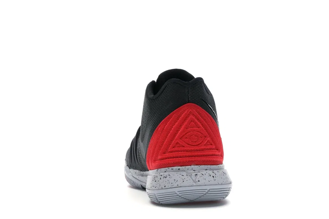 Детские кроссовки для мальчиков с принтом Nike Kyrie 5, University Red/Black-Pure Platinum — фото 4