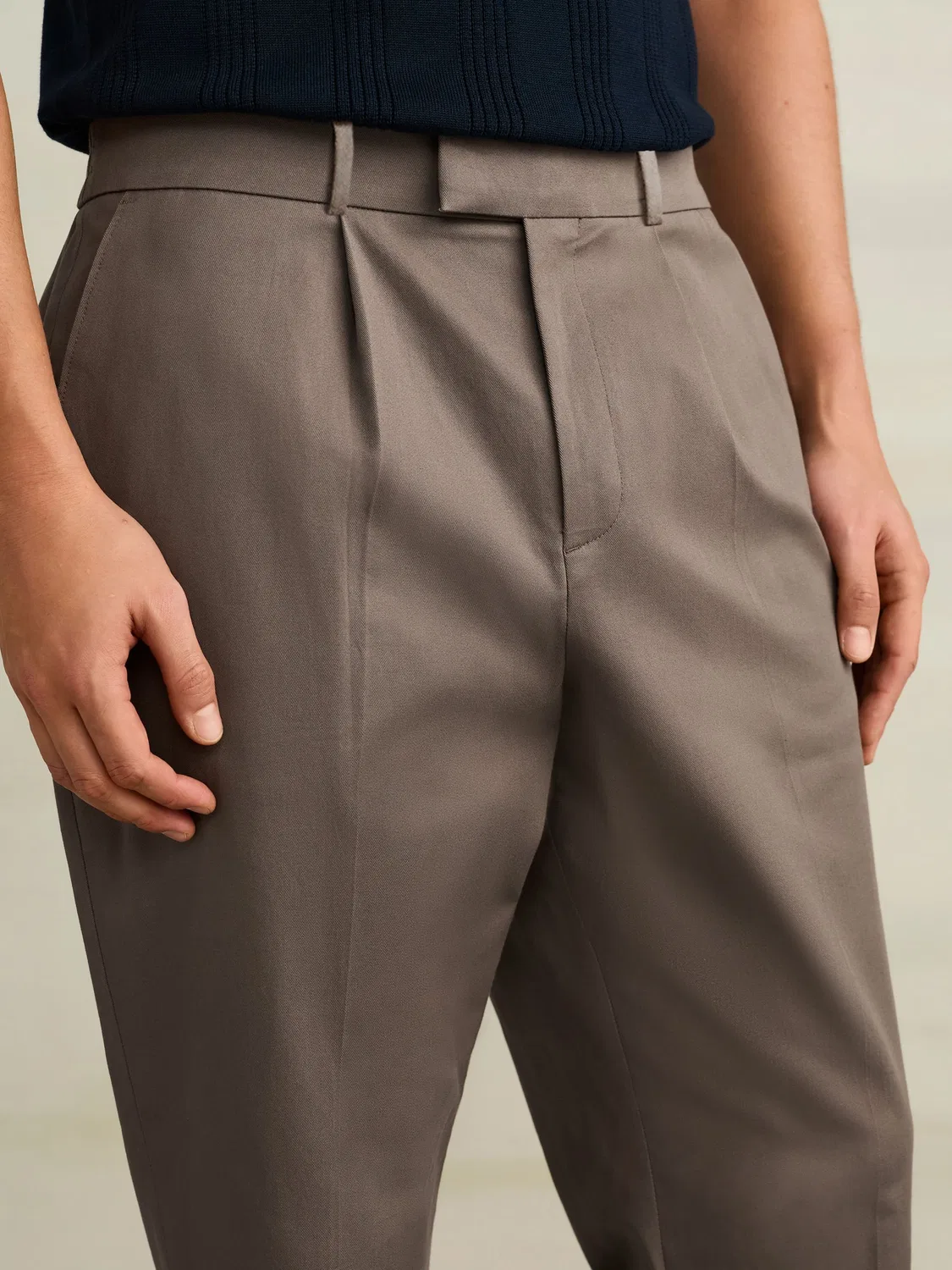 Брюки чинос Regular Tapered Fit Next, коричневый — фото 4