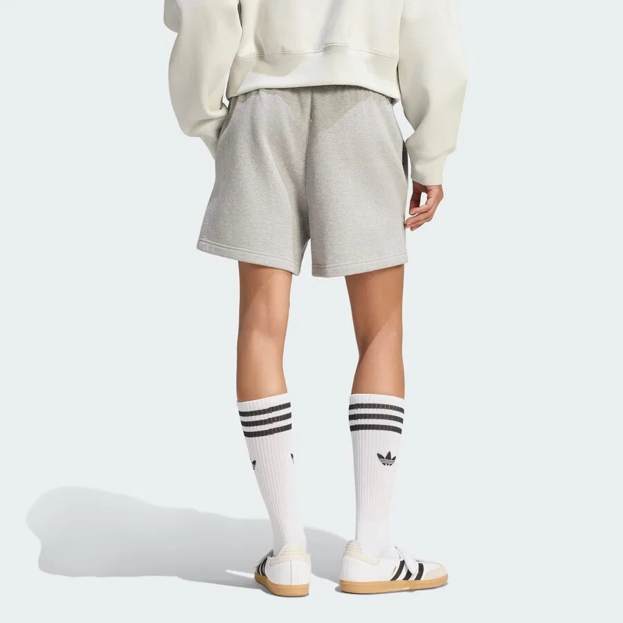 Шорты ADIDAS ORIGINALS свободного кроя 'Essentials' в серо-пятнистом цвете — фото 4
