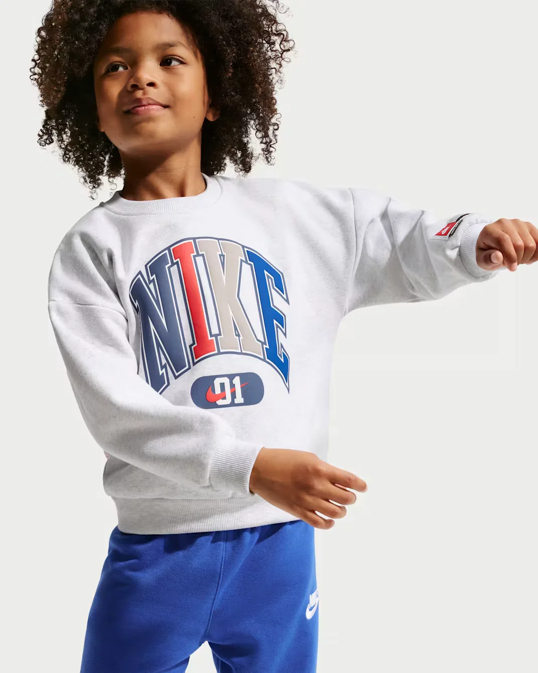 Детская флисовая футболка с круглым вырезом для мультиспорта Nike Sportswear, Birch Heather — фото 3