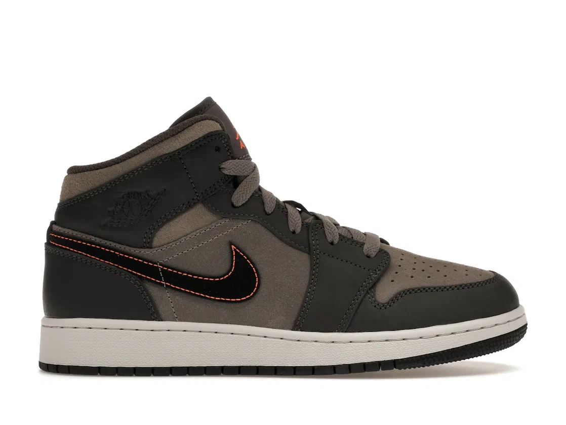 Детские кроссовки Lifestyle Jordan 1 Mid SE Jordan, Night Stadium/Black-Flat Pewter-Total Orange-Neutral Grey