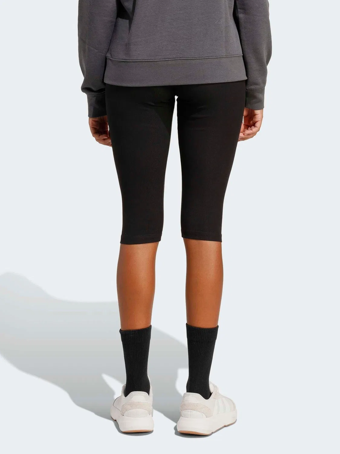 Леггинсы капри ребристые Seasonal Essentials adidas, черный — фото 2
