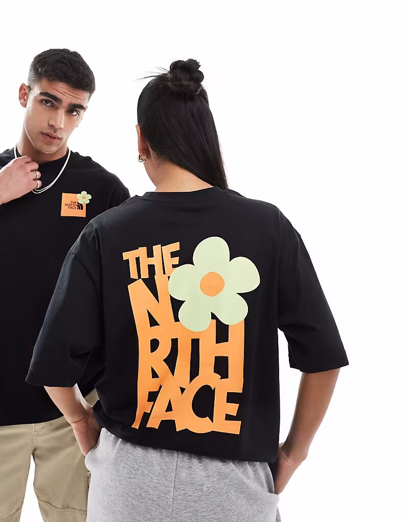 

Футболка оверсайз с принтом на спине The North Face Flower черного цвета