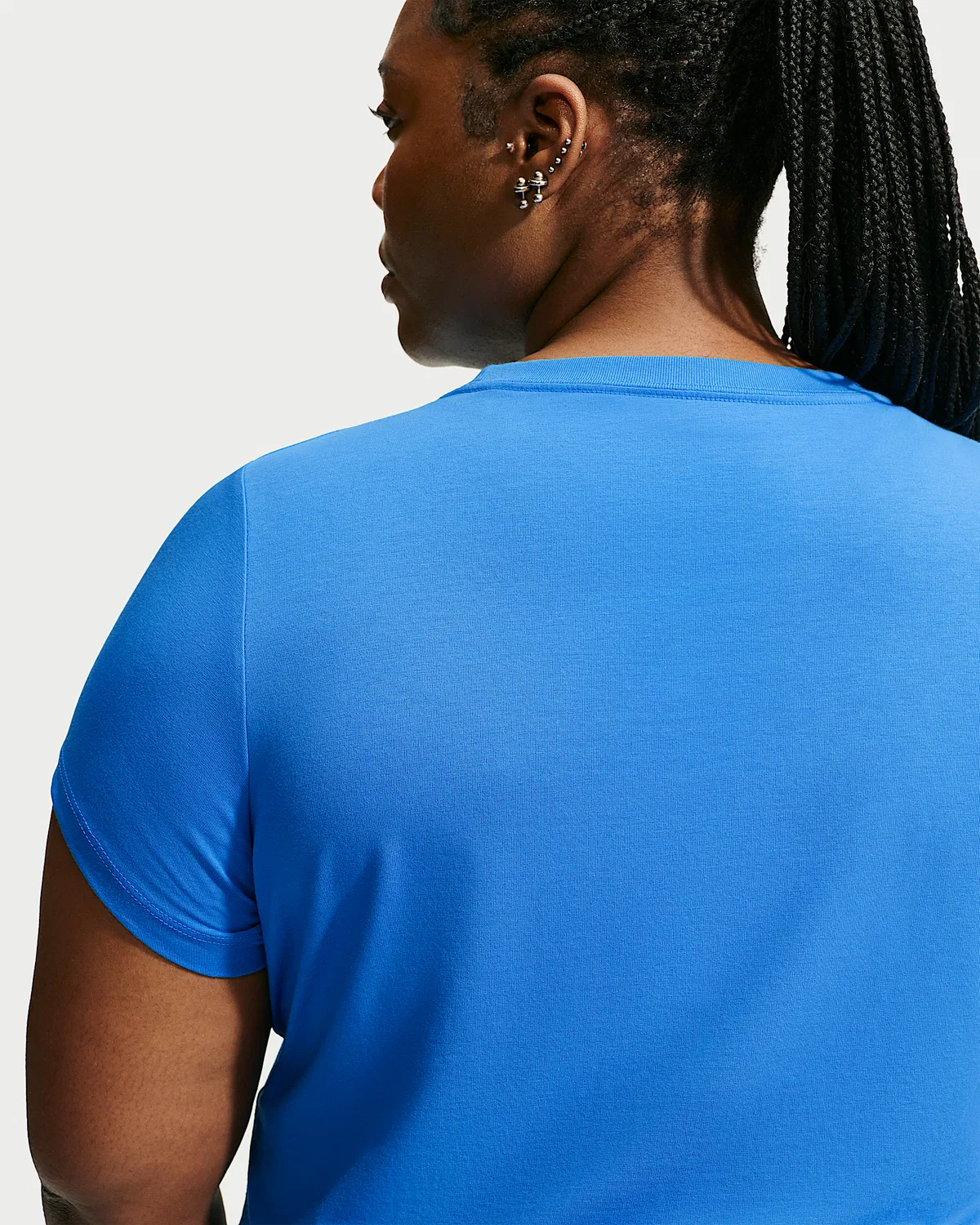 Женская укороченная футболка Slim (Plus Size) Nike Sportswear Chill Knit, Light Photo Blue/Chalk — фото 2