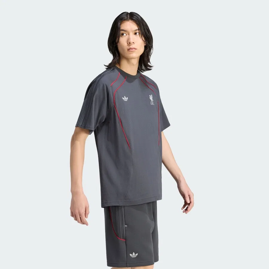 Футболка ADIDAS ORIGINALS 'LFC' в цветах антрацит и графит — фото 2