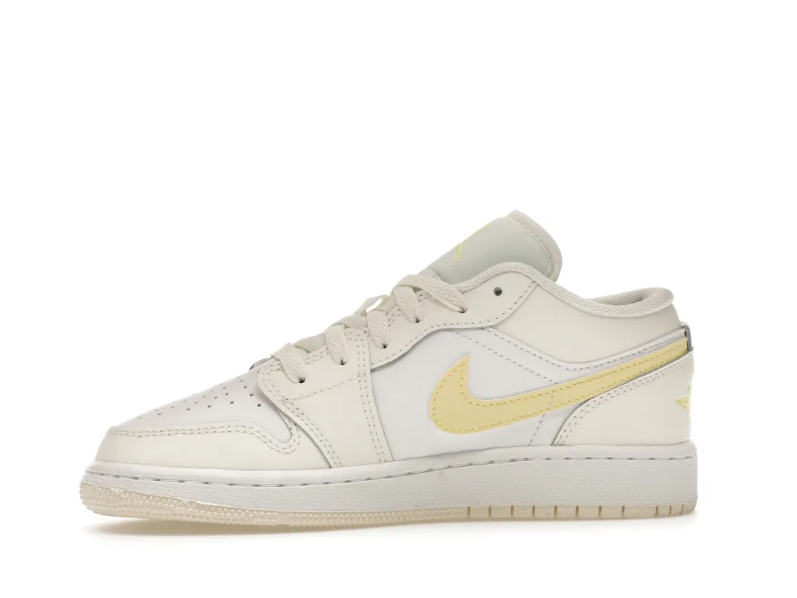 Детские кроссовки Lifestyle с длинным шнурком Jordan 1 Low Jordan, Sail/White/Laser Fuchsia/Light Laser Orange — фото 3