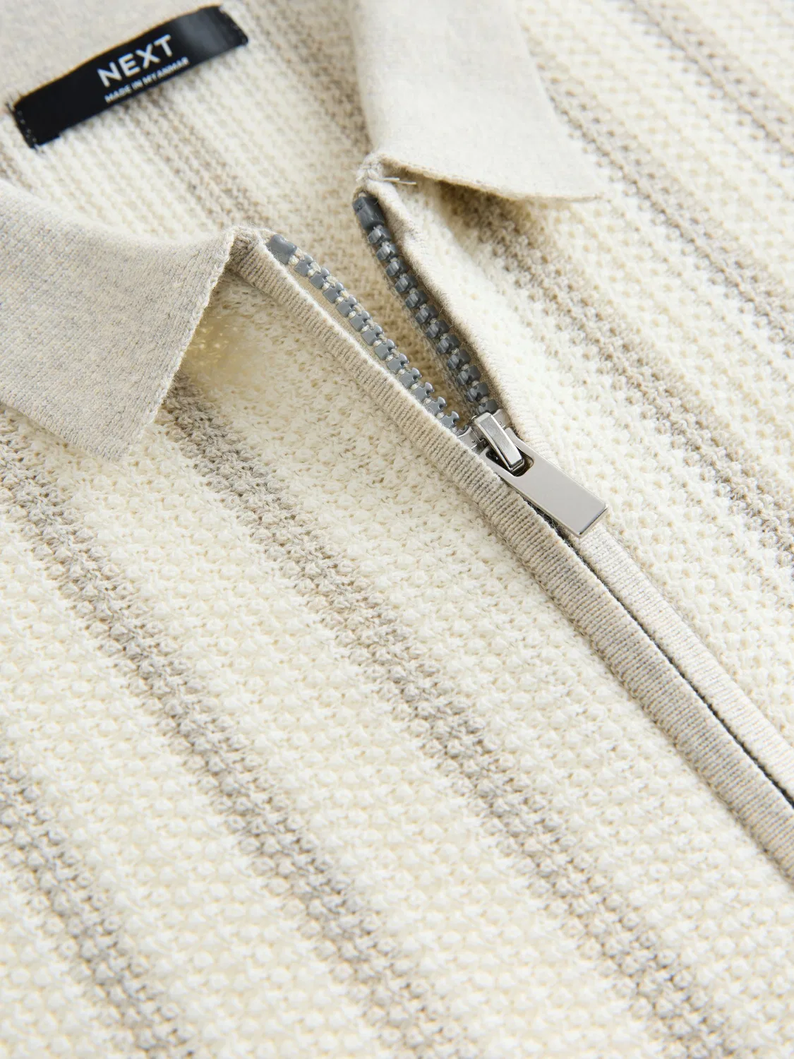 Детское поло с застежкой-молнией, полосатое, Knitted Zip Through Polo Shirt Next, серый/белый — фото 3