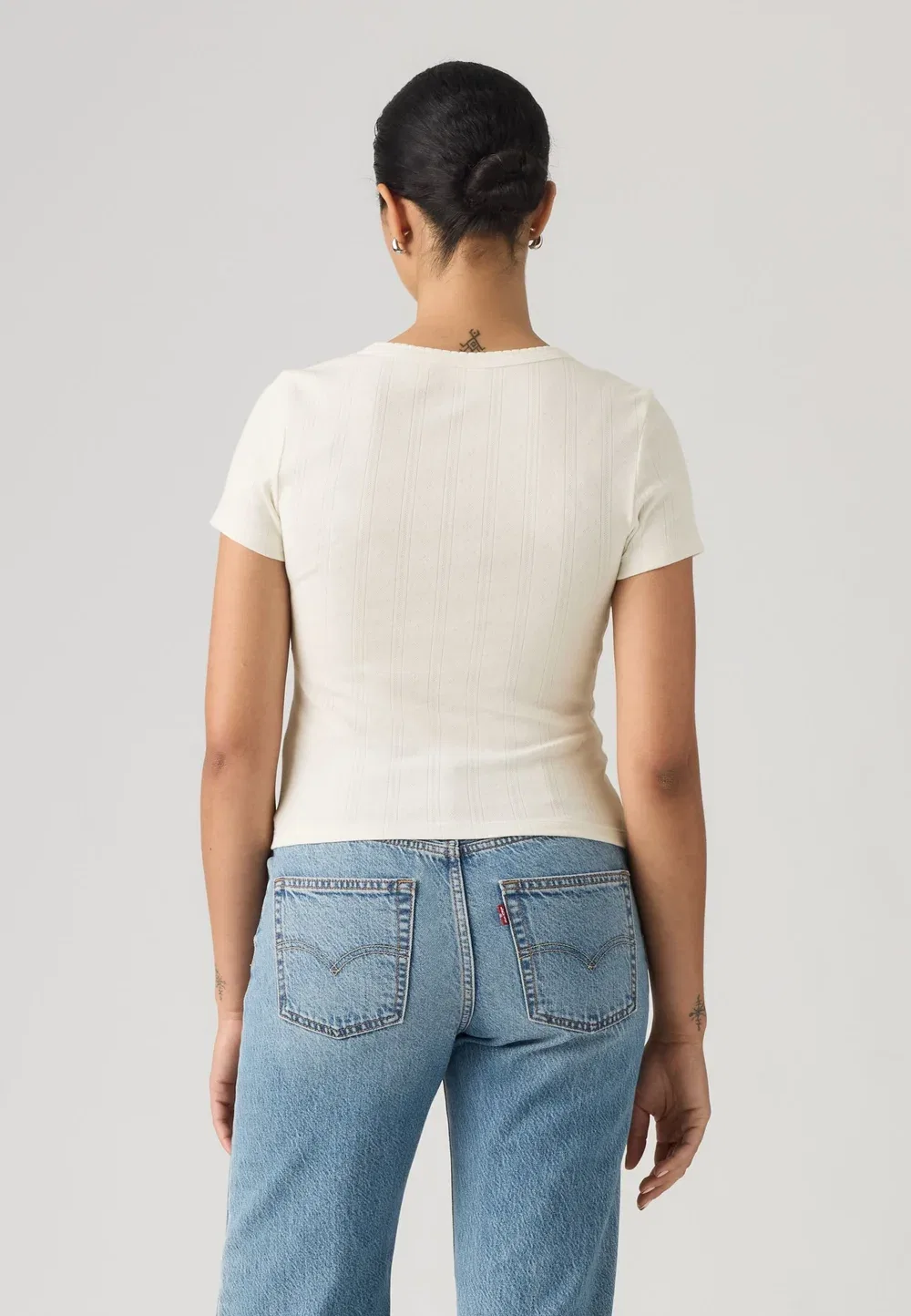 Футболка из тонкой ткани с ажурным узором - базовая футболка Levi'S, Egret — фото 3