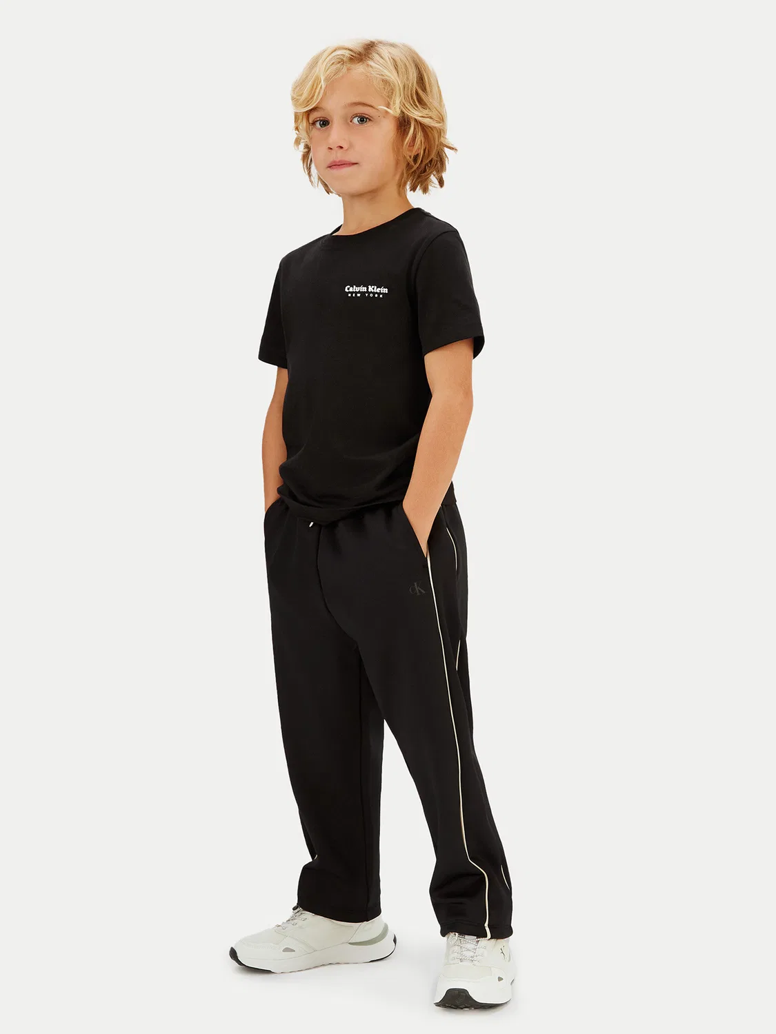 Футболка стандартного кроя для мальчика Minimal Logo Calvin Klein Jeans, черный — фото 2