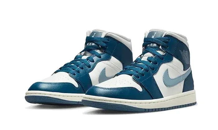 Детские кроссовки с принтом Air Jordan 1 Mid Sky J Jordan, Sky Blue — фото 2