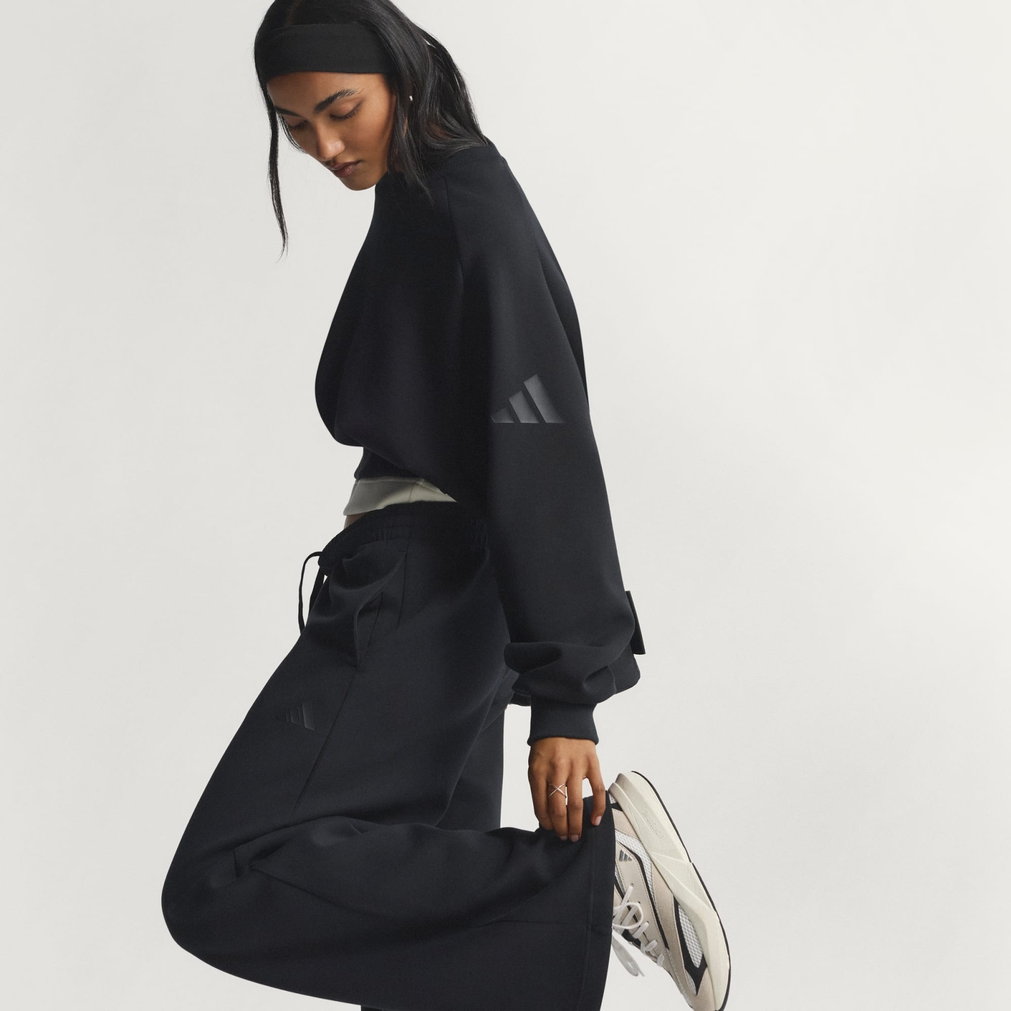 Спортивные брюки Adidas Soft Lux Straight Leg, черный — фото 4