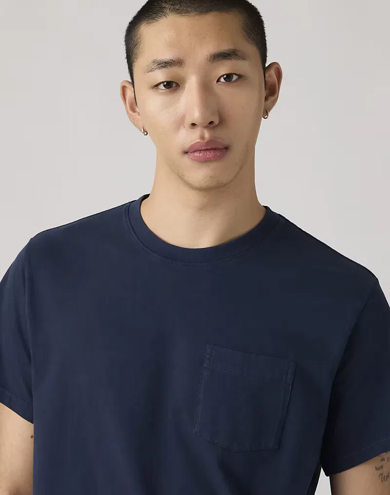 Футболка Levi's Essential с карманом, синяя — фото 4