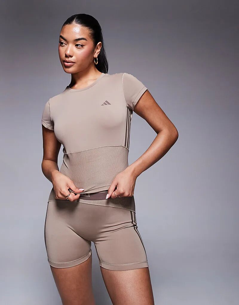 

Футболка adidas Training Hyperglam rib baby в мелово-коричневом цвете Adidas Performance