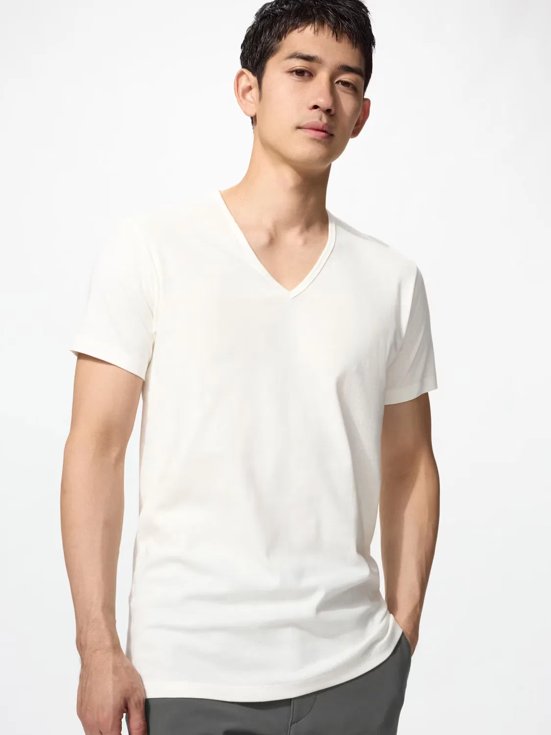 Футболка Uniqlo с V-образным вырезом, белый
