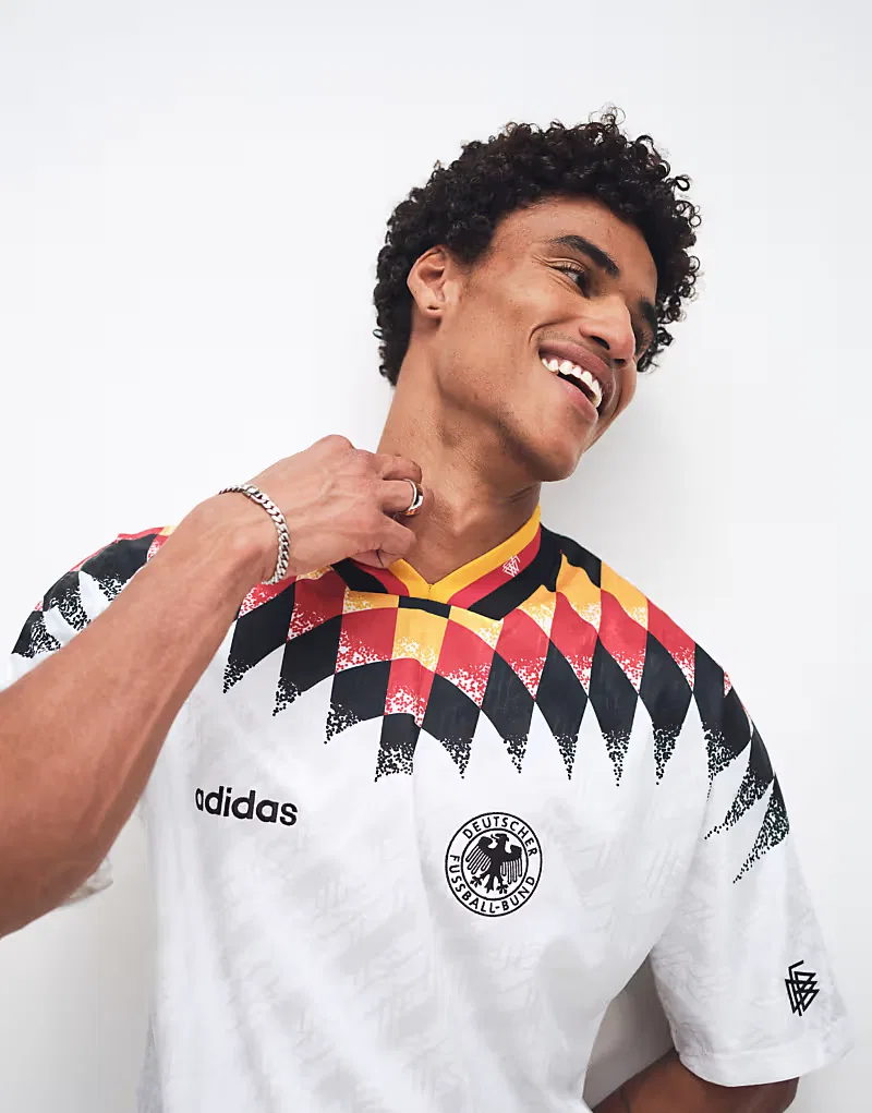 Футболка сборной Германии по футболу 1994 года от Adidas возвращается в белом цвете