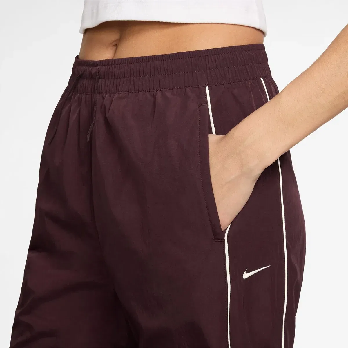 Женские спортивные штаны с водоотталкивающей отделкой Nike, Burdeos — фото 3